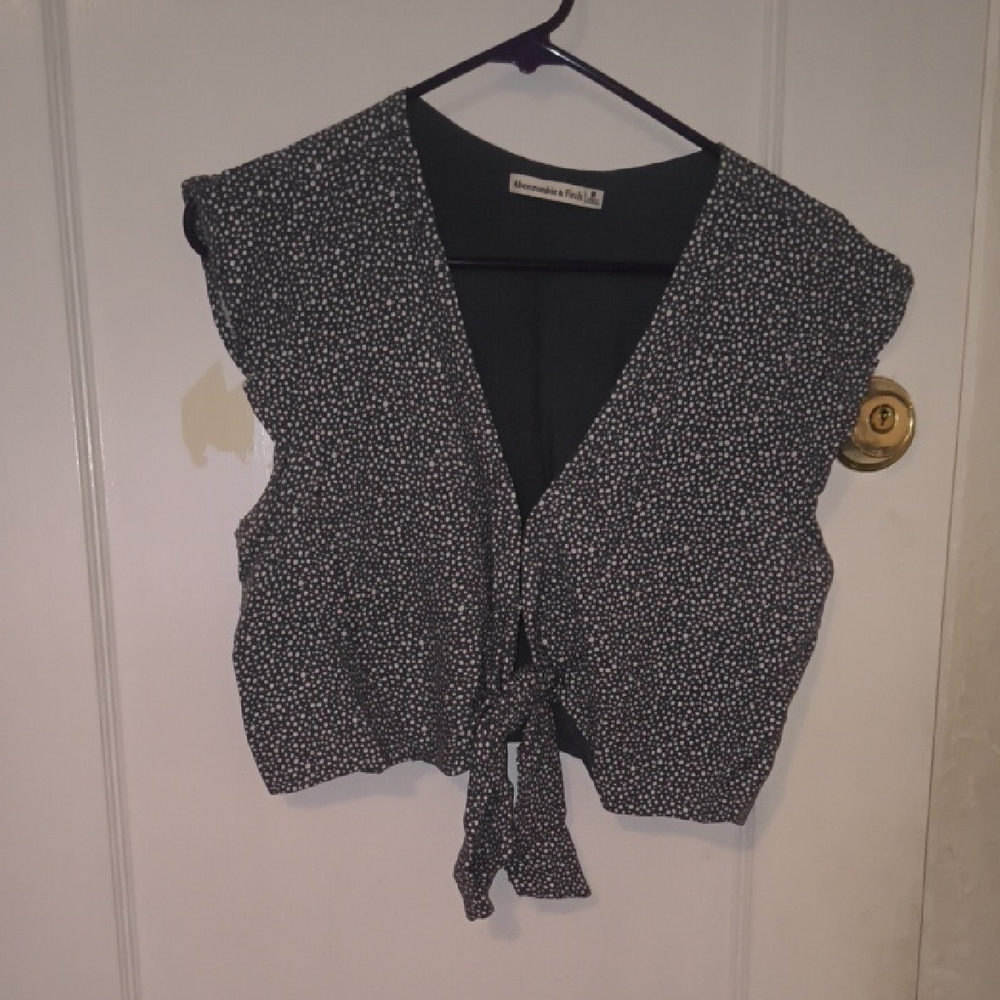 Abercrombie & Fitch | Black and White Polka Dot Crop Top